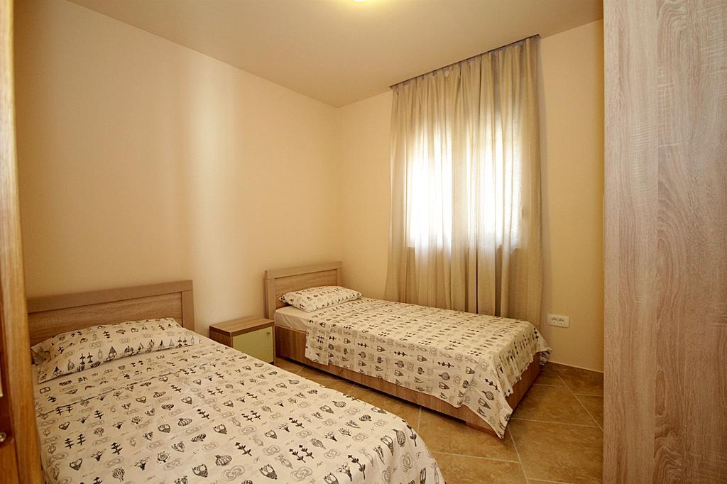 Apartments Oktopus Sutomore Exterior foto